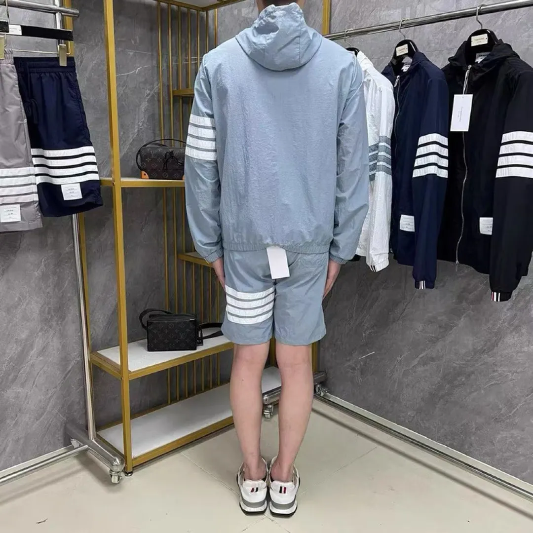 ：F 36（TB ） In Stock THOM BROWNE .TB Classic White Same Style ：White/Gray/Navy Blue/Black Size：1/2/3/4